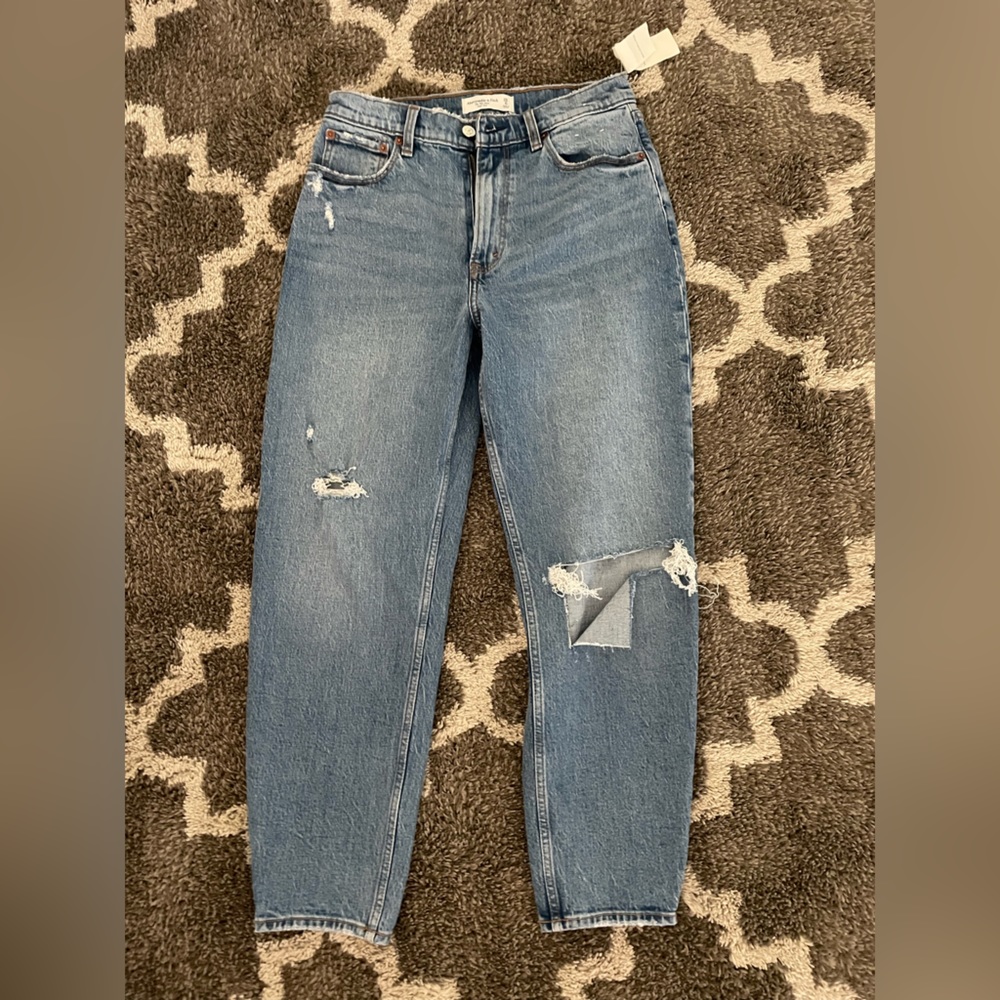 Abercrombie 80’s Mom High Rise Jeans